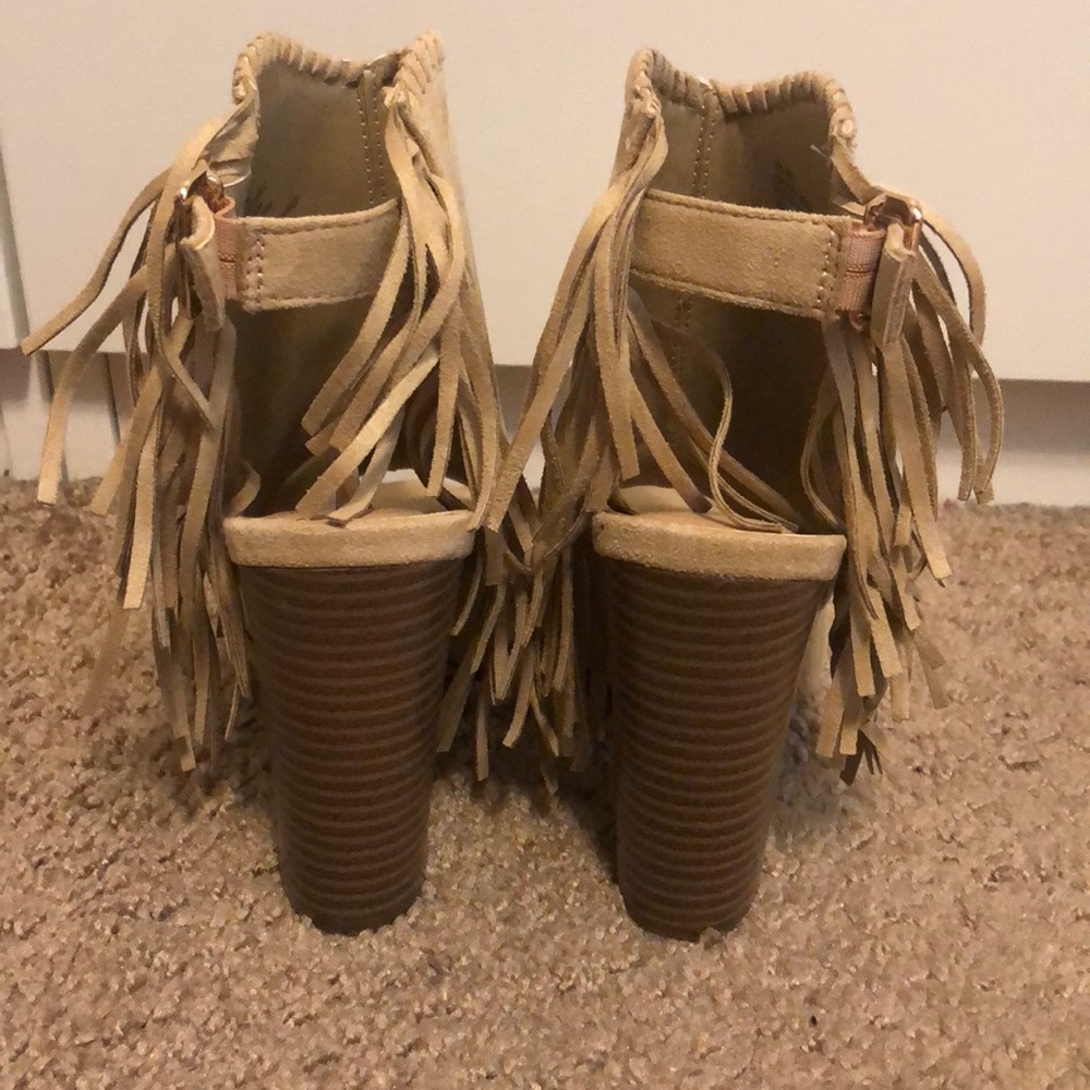 HP 🎉 Taupe Fringe Booties - Picture 5 of 5